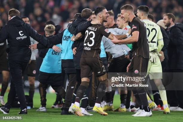 Leart Paqarada and team mates of FC St. Pauli celebrate their victory after the Second Bundesliga match between FC St. Pauli and Hamburger SV at...