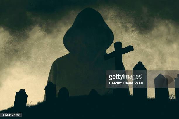 a horror concept of a hooded spooky ghost. silhouetted against a graveyard. on a stormy night. - a morte imagens e fotografias de stock