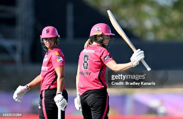 Ellyse Perry of the Sixers csahcduring the Women's Big Bash League match between the Adelaide Strikers and the Sydney Sixers at Great Barrier Reef...