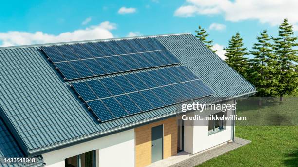 house getting energy from solar power roof - solar panel home stock pictures, royalty-free photos & images