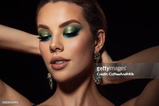 beautiful woman with bright make-up - delineador imagens e fotografias de stock