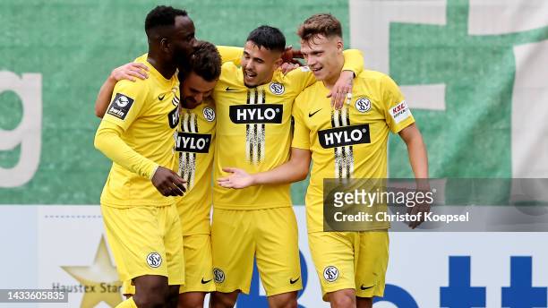 Robin Fellhauer of Elversberg celebrates the second goal with his team mates during the 3. Liga match between Viktoria Köln and SV 07 Elversberg at...