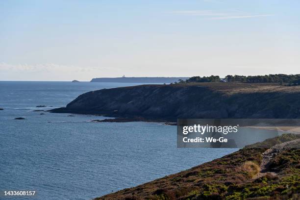 cap fréhel seen from cap d'erquy - rocky named work stockfoto's en -beelden