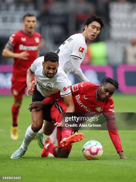 Jeremie Frimpong of Bayer 04 Leverkusen battles for possession with Djibril Sow of Eintracht Frankfurt during the Bundesliga match between Eintracht...