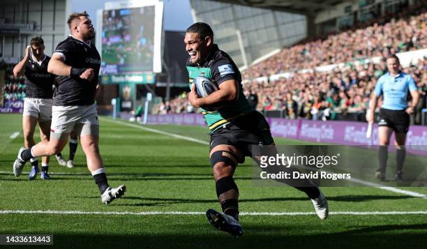 Sam Matavesi of Northampton Saints scores their second try during the Gallagher Premiership Rugby match between Northampton Saints and Newcastle...