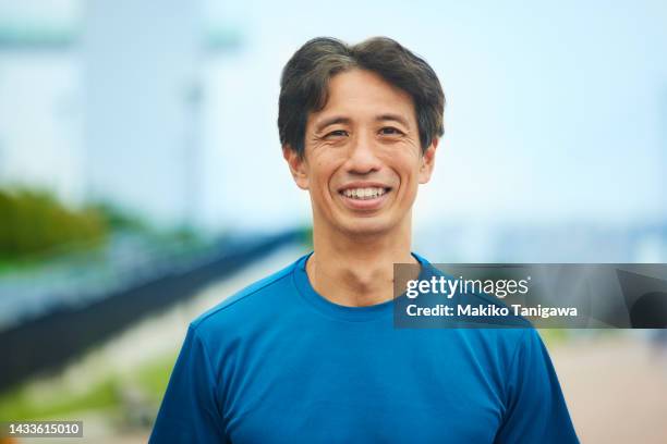 portrait of an athlete male - good posture 個照片及圖片檔