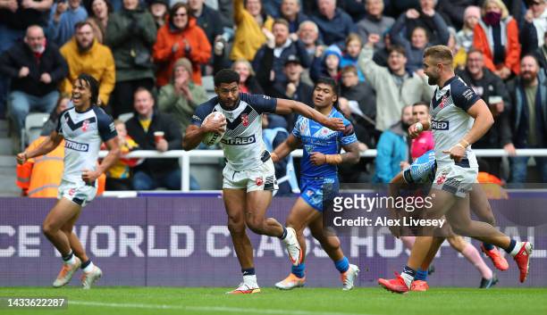 Kallum Watkins of England breaks through to score their team's fourth try during the Rugby League World Cup 2021 Pool A match between England and...