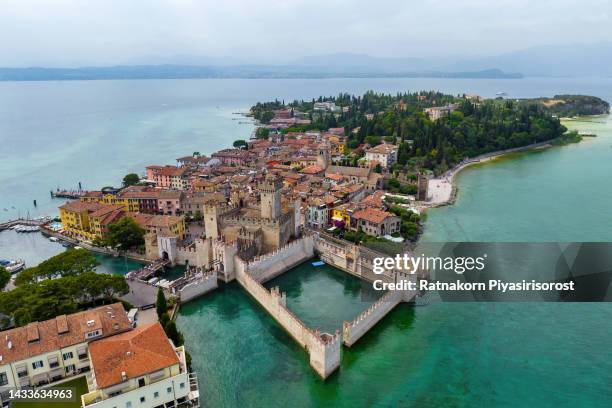 aerial drone view town of sirmione with the scaligero castle on lake garda. province of brescia, lombardia, italy. - sirmione fotografías e imágenes de stock
