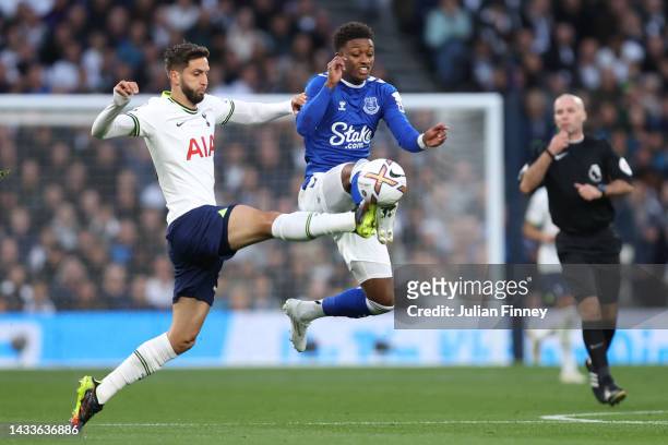 Demarai Gray of Everton battles for possession with Rodrigo Bentancur of Tottenham Hotspur during the Premier League match between Tottenham Hotspur...