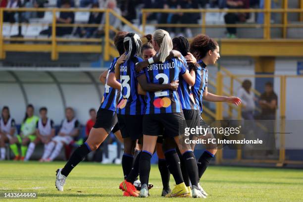 Tabitha Chawinga of Inter Women celebrates with team mates after scoring their second goal during the Serie A Women match between FC Internazionale...