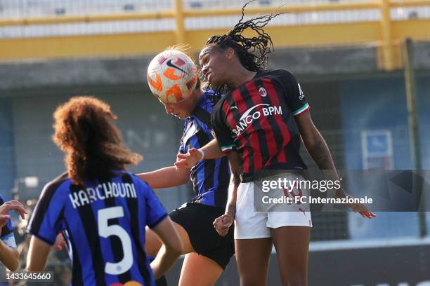 Lindsey Thomas of AC Milan competes for the ball with Chiara Robustellini of Inter Women during the Serie A Women match between FC Internazionale and...