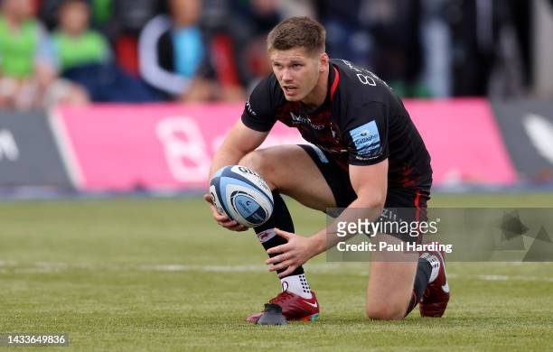 Owen Farrell of Saracens lines up a kick during the Gallagher Premiership Rugby match between Saracens and Bath Rugby at StoneX Stadium on October...
