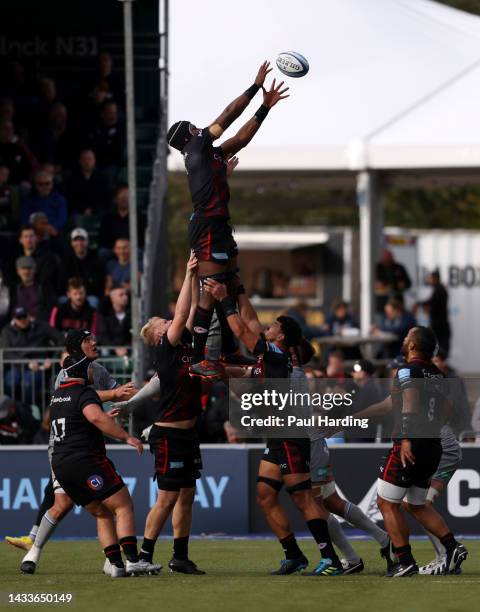 Maro Itoje of Saracens wins a lineout during the Gallagher Premiership Rugby match between Saracens and Bath Rugby at StoneX Stadium on October 15,...