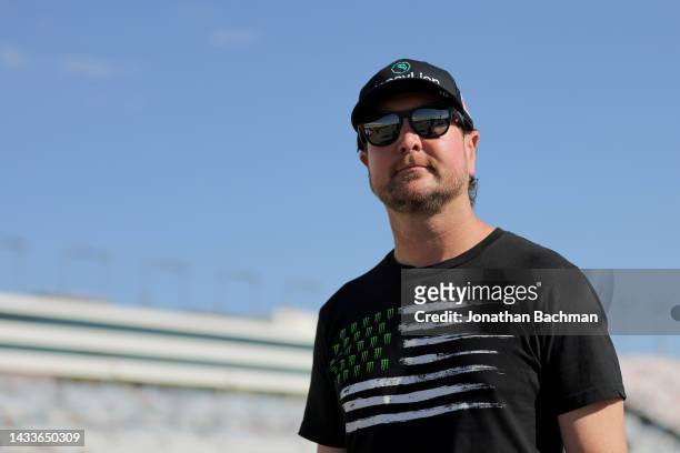 Driver Kurt Busch looks on during qualifying for the NASCAR Cup Series South Point 400 at Las Vegas Motor Speedway on October 15, 2022 in Las Vegas,...