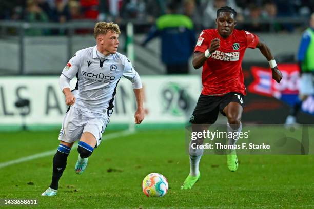 Derrick Koehn of Hannover and Robin Hack of Bielefeld fight for the ball during the Second Bundesliga match between Hannover 96 and DSC Arminia...