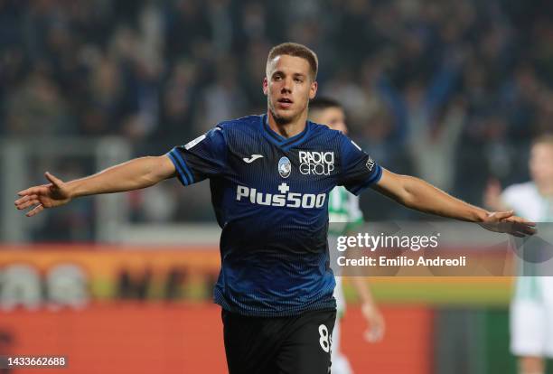 Mario Pasalic of Atalanta BC celebrates after scoring their team's first goal during the Serie A match between Atalanta BC and US Sassuolo at Gewiss...