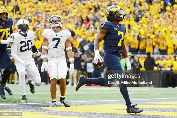 Donovan Edwards of the Michigan Wolverines runs in for a touchdown in the second half of a game against the Penn State Nittany Lions at Michigan...