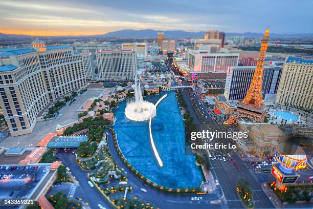 view of city - strip de las vegas - fotografias e filmes do acervo