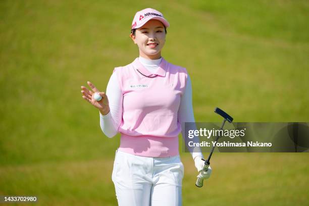 Yuting Seki of China waves on the 2nd green during the final round of the Fujitsu Ladies at Tokyu Seven Hundred Club on October 16, 2022 in Chiba,...