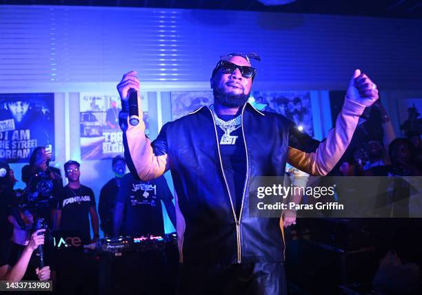 Rapper Jeezy performs onstage during the Jeezy x DJ Drama presents Gangsta Grillz Mixtape 'SnoFall' B-Sides concert at Future Gallery the Underground...