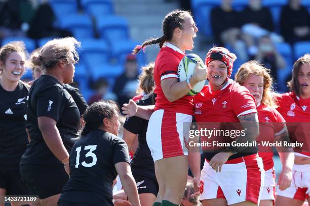 Ffion Lewis of Wales celebrates scoring a try during the Pool A Rugby World Cup 2021 match between Wales and New Zealand at Waitakere Stadium on...