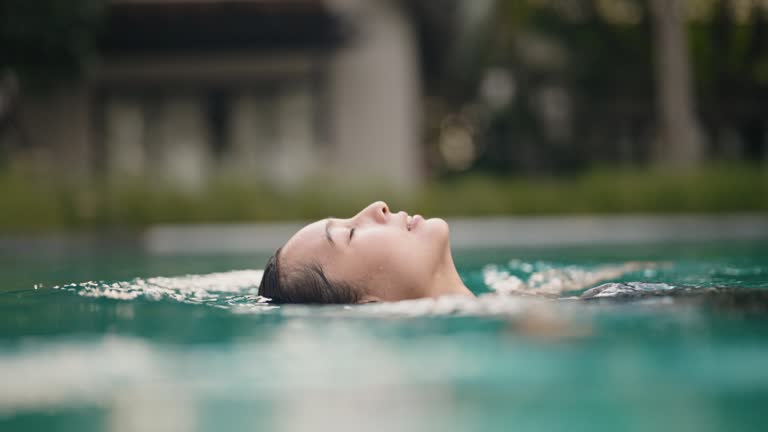 https://media.gettyimages.com/id/1433731622/video/woman-relaxing-in-swimming-pool.jpg?b=1&s=640x640&k=20&c=IqwO6MX5LoAx4K0wHajs3oCIuskHA8hgJdVDK4YUxbo=