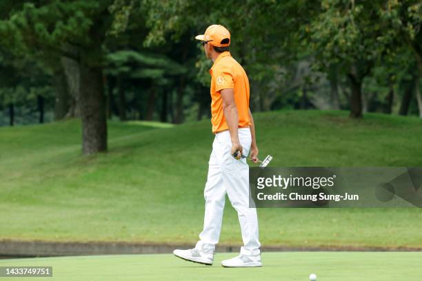 Rickie Fowler of the United States reacts after missing the birdie putt on the 16th green during the final round of the ZOZO Championship at Accordia...