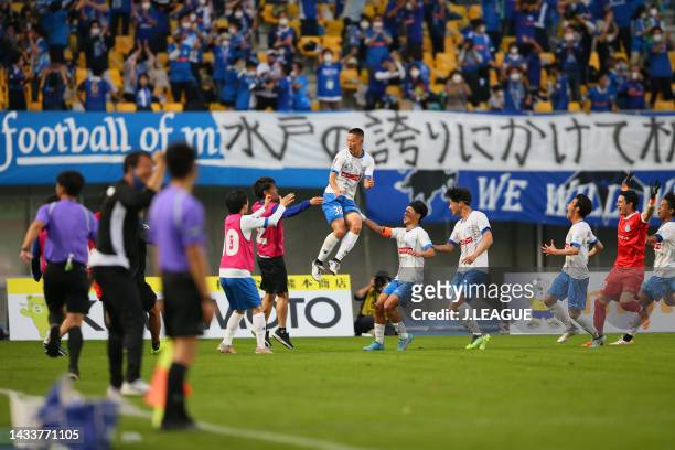 Shoji TOYAMA of Mito Hollyhock celebrates scoring his side's third goal with his team mates during the J.LEAGUE Meiji Yasuda J2 41st Sec. Match...