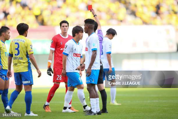 Referee shows an red card to Mizuki ANDO of Mito Hollyhock during the J.LEAGUE Meiji Yasuda J2 41st Sec. Match between Tochigi SC and Mito Hollyhock...