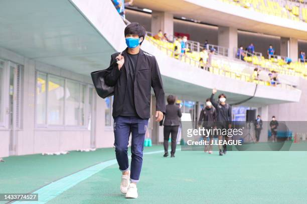 Ryo NIIZATO of Mito Hollyhock of Mito Hollyhock is seen on arrival at the stadium prior to the J.LEAGUE Meiji Yasuda J2 41st Sec. Match between...