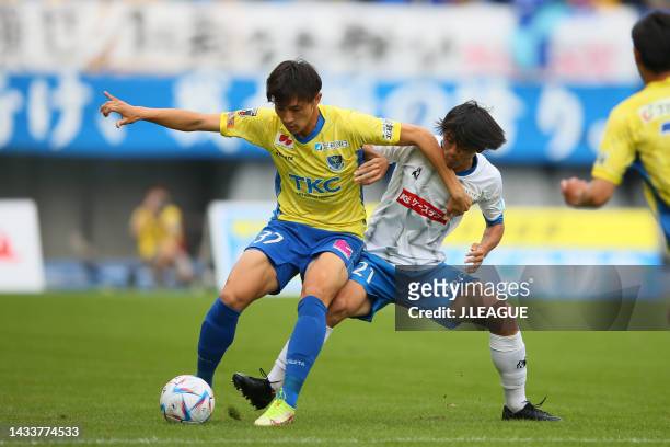 Ryo NEMOTO of Tochigi SC and Nao YAMADA of Mito Hollyhock battle for the ball during the J.LEAGUE Meiji Yasuda J2 41st Sec. Match between Tochigi SC...