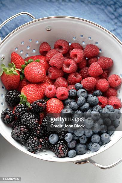 various fresh berries in colander - colander 個照片及圖片檔