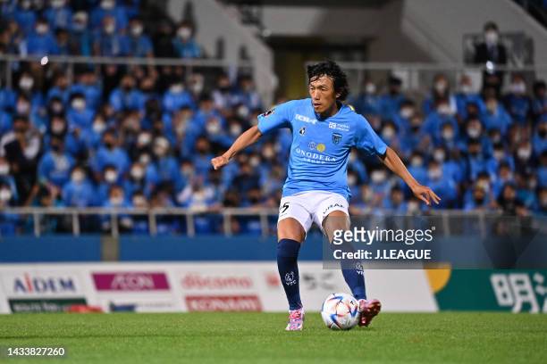 Shunsuke NAKAMURA of Yokohama FC in action during the J.LEAGUE Meiji Yasuda J2 41st Sec. Match between Yokohama FC and Zweigen Kanazawa at NHK Spring...