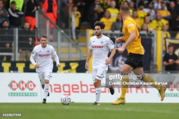 Joel Grodowski of SC Verl controls the ball during the 3. Liga match  News Photo - Getty Images