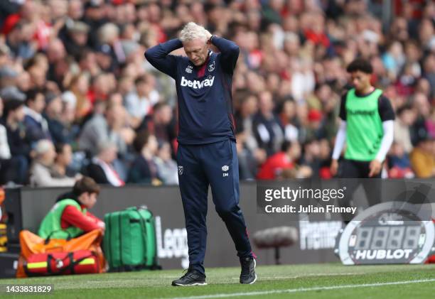 David Moyes, Manager of West Ham United reacts during the Premier League match between Southampton FC and West Ham United at Friends Provident St....
