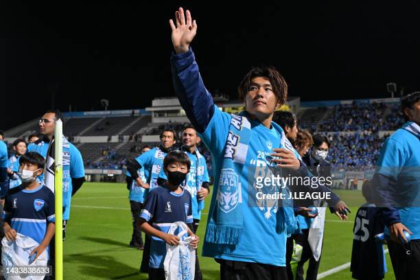 Koki OGAWA of Yokohama FC applaud fans after the J.LEAGUE Meiji Yasuda J2 41st Sec. Match between Yokohama FC and Zweigen Kanazawa at NHK Spring...