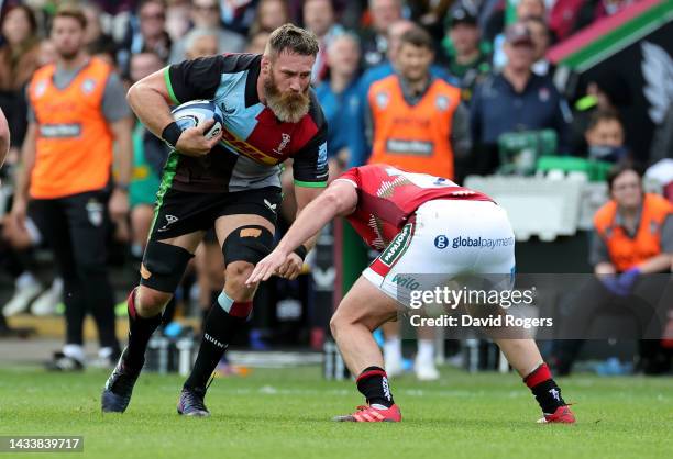 Irne Herbst of Harlequins takes on Julian Montoya during the Gallagher Premiership Rugby match between Harlequins and Leicester Tigers at Twickenham...