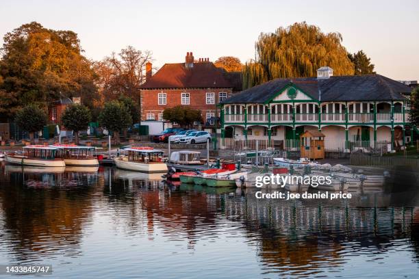 swans nest, boat house, stratford-upon-avon, warwickshire, england - stratford upon avon fotografías e imágenes de stock