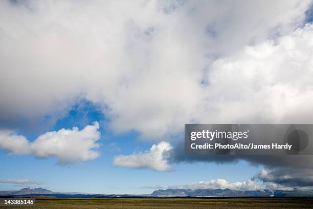 countryside along route 1 between kirkjubaejarklaustur and kalfafell, iceland - kalfafell iceland stockfoto's en -beelden