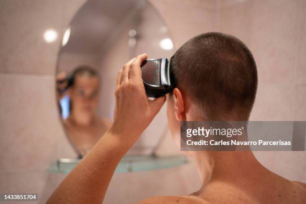 woman shaving her hair - shaving head stock pictures, royalty-free photos & images