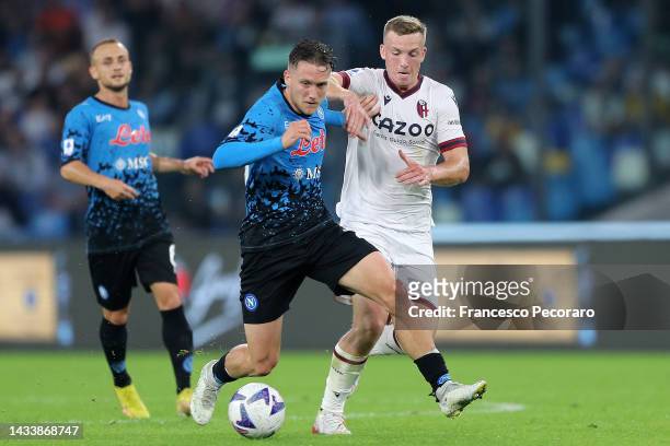 Piotr Zielinski of SSC Napoli battles for possession with Lewis Ferguson of Bologna FC during the Serie A match between SSC Napoli and Bologna FC at...