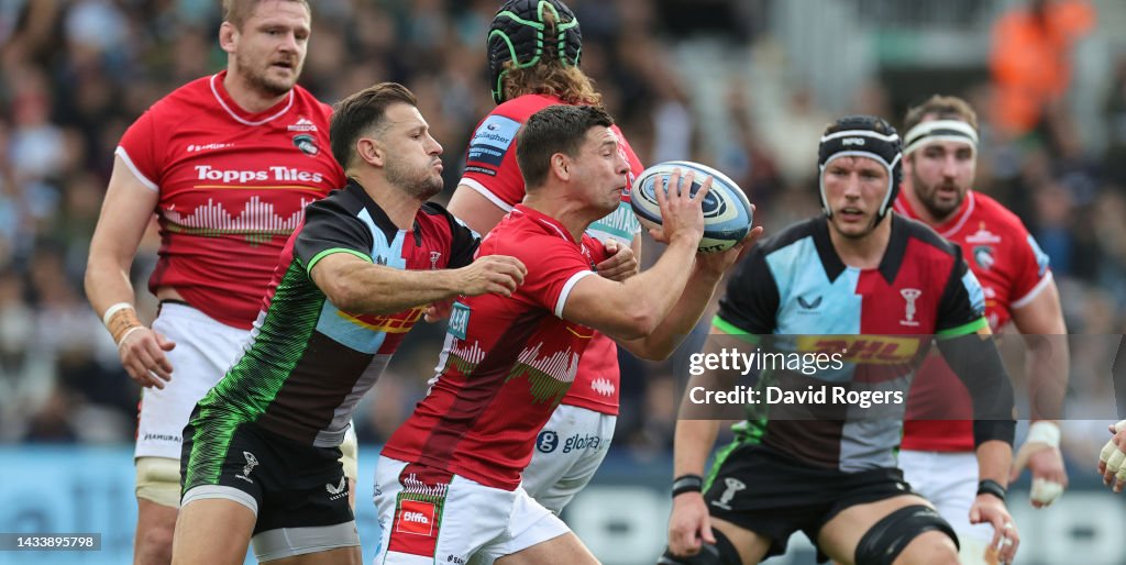 Leiscter Rugby Ben Youngs of Leicester Tigers passes the ball as Danny Care... News ...