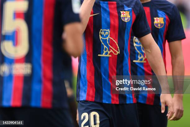 Sergio Roberto of FC Barcelona looks on wearing the modified OVO owl logo on the front of the FC Barcelona shirt, which celebrates Canadian musician...