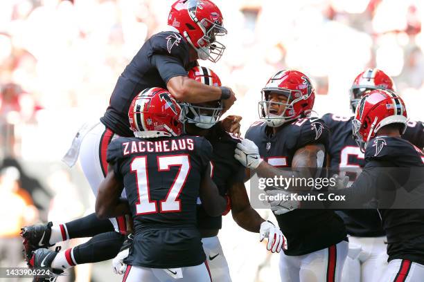 Marcus Mariota of the Atlanta Falcons celebrates with Kyle Pitts of the Atlanta Falcons after Pitts' touchdown during the third quarter against the...