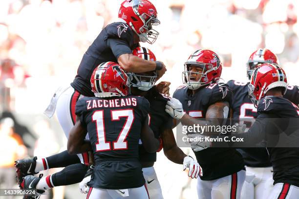 Marcus Mariota of the Atlanta Falcons celebrates with Kyle Pitts of the Atlanta Falcons after Pitts' touchdown during the third quarter against the...