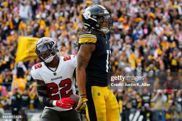 Chase Claypool of the Pittsburgh Steelers scores a touchdown in front of Keanu Neal of the Tampa Bay Buccaneers during the fourth quarter at Acrisure...