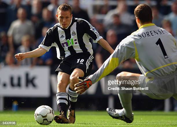Craig Bellamy of Newcastle United scores the first goal past Thomas Sorensen of Sunderland during the FA Barclaycard Premiership match played at St...