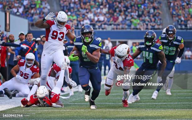 Kenneth Walker III of the Seattle Seahawks runs against the Arizona Cardinals during the third quarter at Lumen Field on October 16, 2022 in Seattle,...