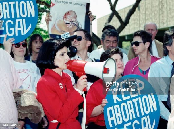 Attorney Gloria Allred and Pro-Choice supporters outside a Planned Parenthood facility, March 23, 1989 in Cypress, California.
