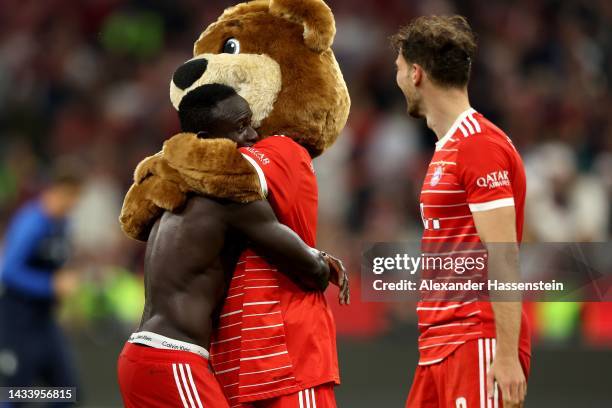 Sadio Mane of FC Bayern München hugs with FC Bayern München Mascot Bernie after winning the Bundesliga match between FC Bayern München and Sport-Club...